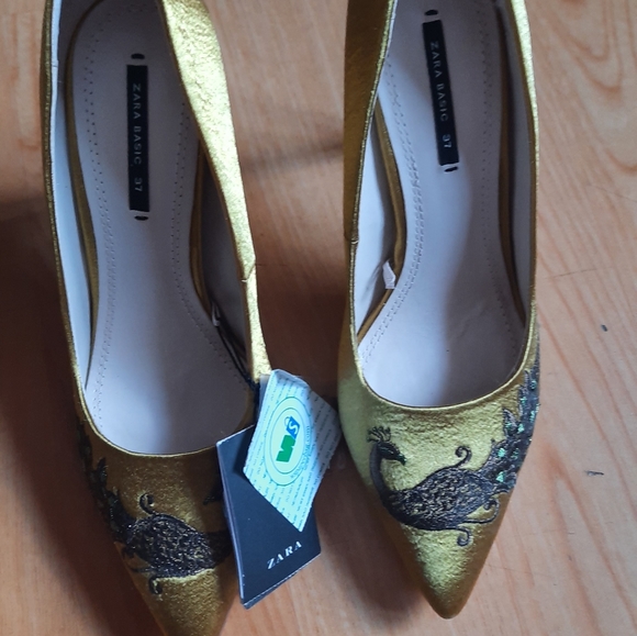 Zara Golden Yellow Satin Pumps - Picture 2 of 5